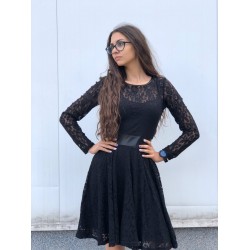 Рокля с дантела и кожен колан